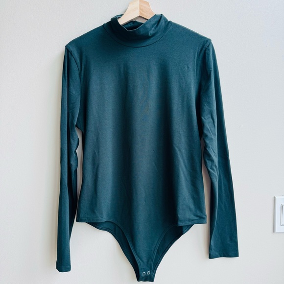 Banana Republic Green Long Sleeve Turtleneck Bodysuit (L) - Picture 8 of 9
